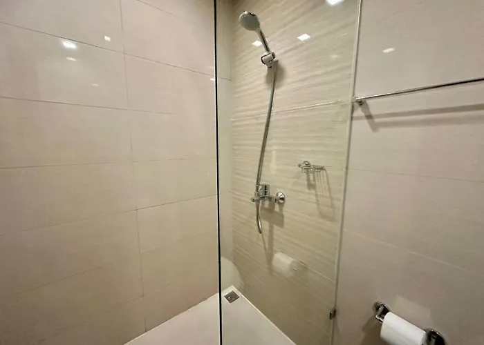 Apartment Elegant 1 Bedroom With Balcony In Uptown Parksuites Ii, Bgc