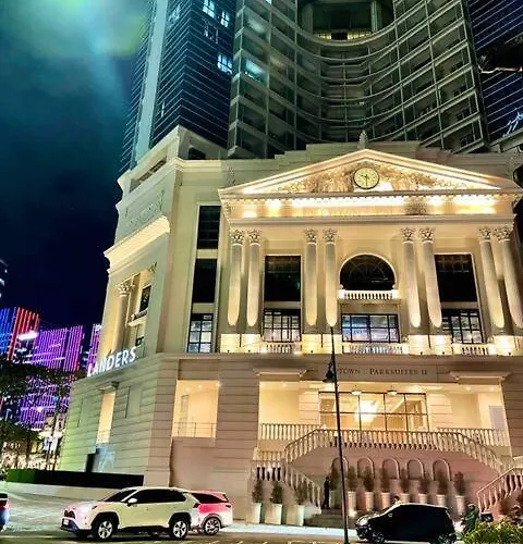 Apartment Elegant 1 Bedroom With Balcony In Uptown Parksuites Ii, Bgc *
