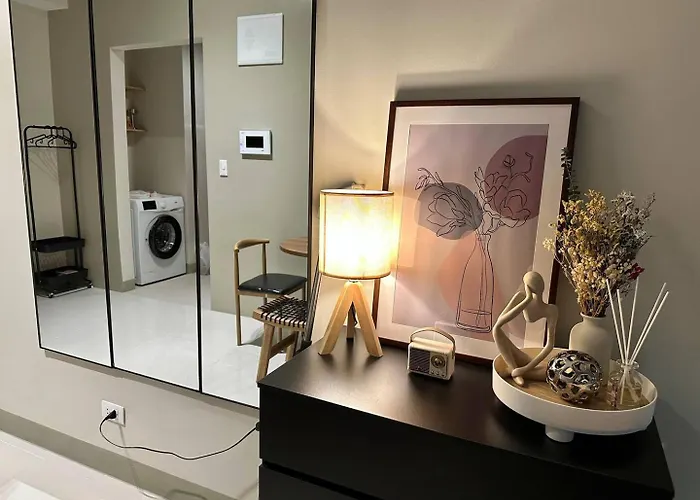 Apartment Elegant 1 Bedroom With Balcony In Uptown Parksuites Ii, Bgc Manila