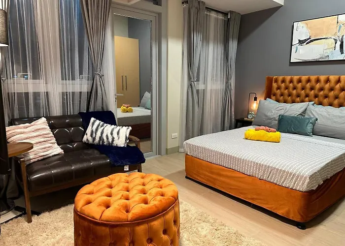 Elegant 1 Bedroom With Balcony In Uptown Parksuites Ii, Bgc Apartment *