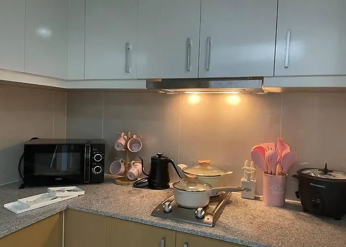 Elegant 1 Bedroom With Balcony In Uptown Parksuites Ii, Bgc Manila