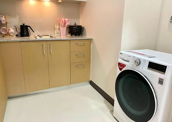 Elegant 1 Bedroom With Balcony In Uptown Parksuites Ii, Bgc * Manila