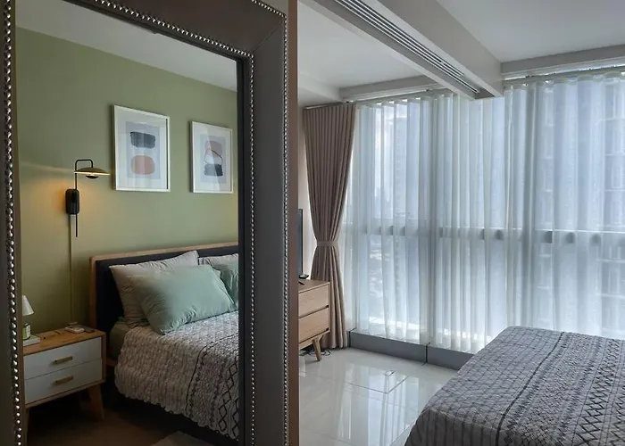 Elegant 1 Bedroom With Balcony In Uptown Parksuites Ii, Bgc Apartment Manila