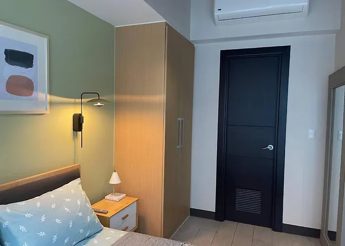 Elegant 1 Bedroom With Balcony In Uptown Parksuites Ii, Bgc * Manila