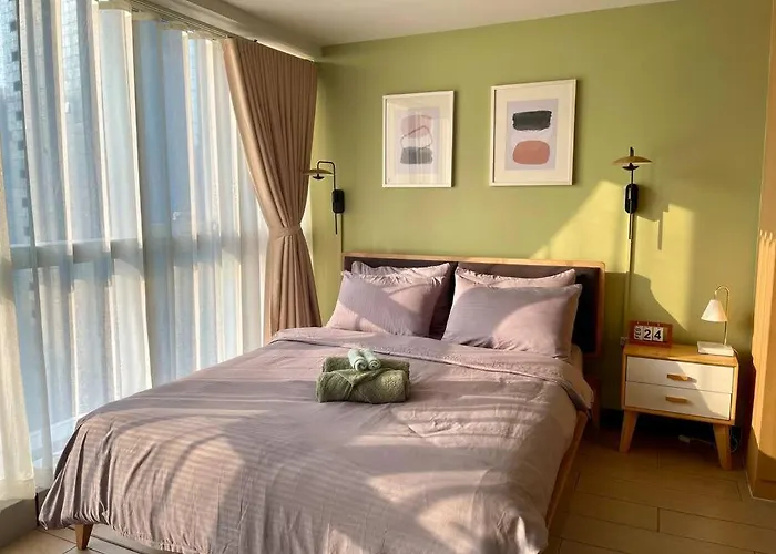 Elegant 1 Bedroom With Balcony In Uptown Parksuites Ii, Bgc Apartment *