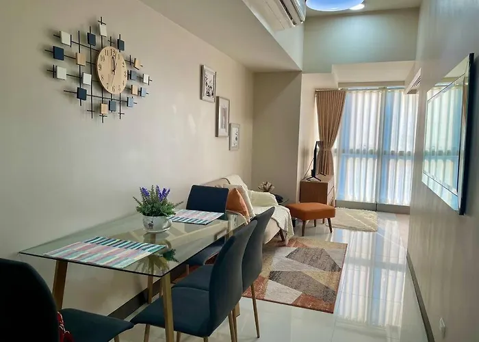 Elegant 1 Bedroom With Balcony In Uptown Parksuites Ii, Bgc Apartment