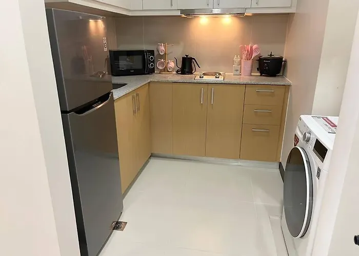 Elegant 1 Bedroom With Balcony In Uptown Parksuites Ii, Bgc Apartment *