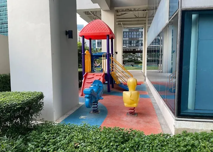 Elegant 1 Bedroom With Balcony In Uptown Parksuites Ii, Bgc * Manila