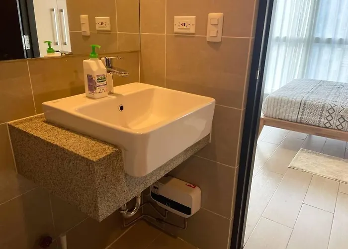 Elegant 1 Bedroom With Balcony In Uptown Parksuites Ii, Bgc