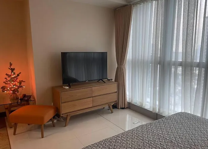 Elegant 1 Bedroom With Balcony In Uptown Parksuites Ii, Bgc