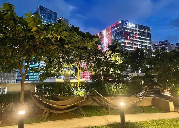 Elegant 1 Bedroom With Balcony In Uptown Parksuites Ii, Bgc Apartment Manila